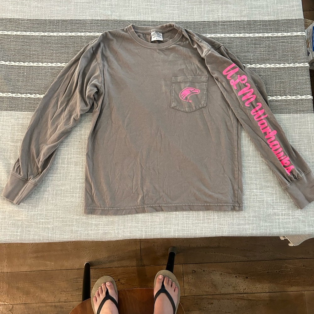 Brand:three squares size:small color: grayish brownish and pink